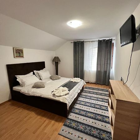 Pensiunea Broscuta Horezu Buitenkant foto