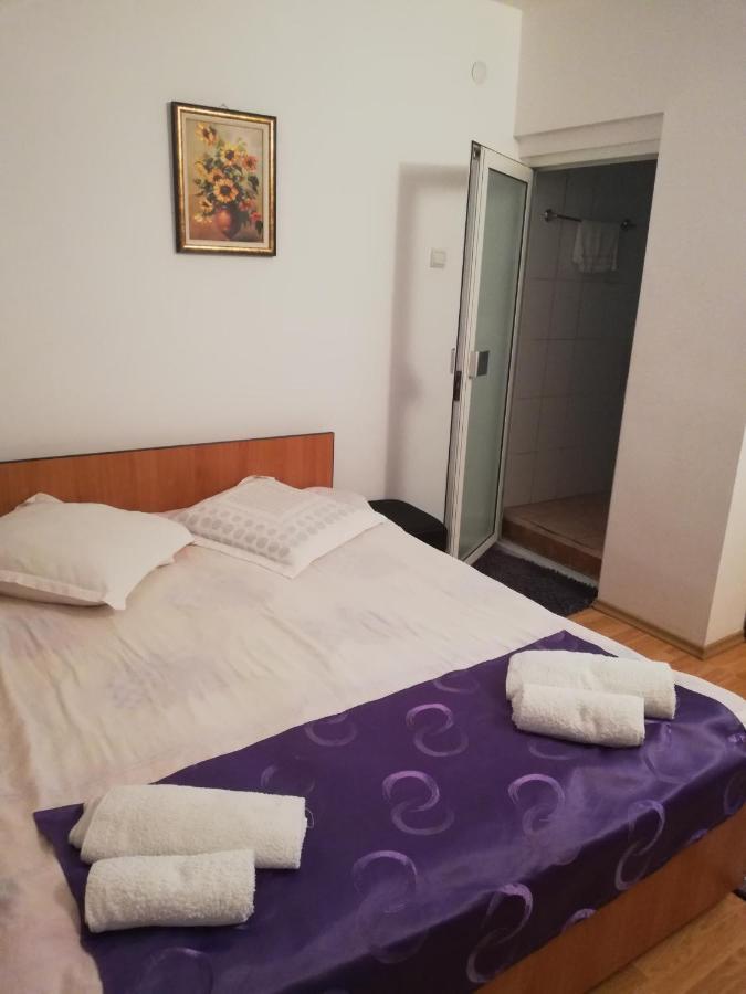 Pensiunea Broscuta Horezu Buitenkant foto