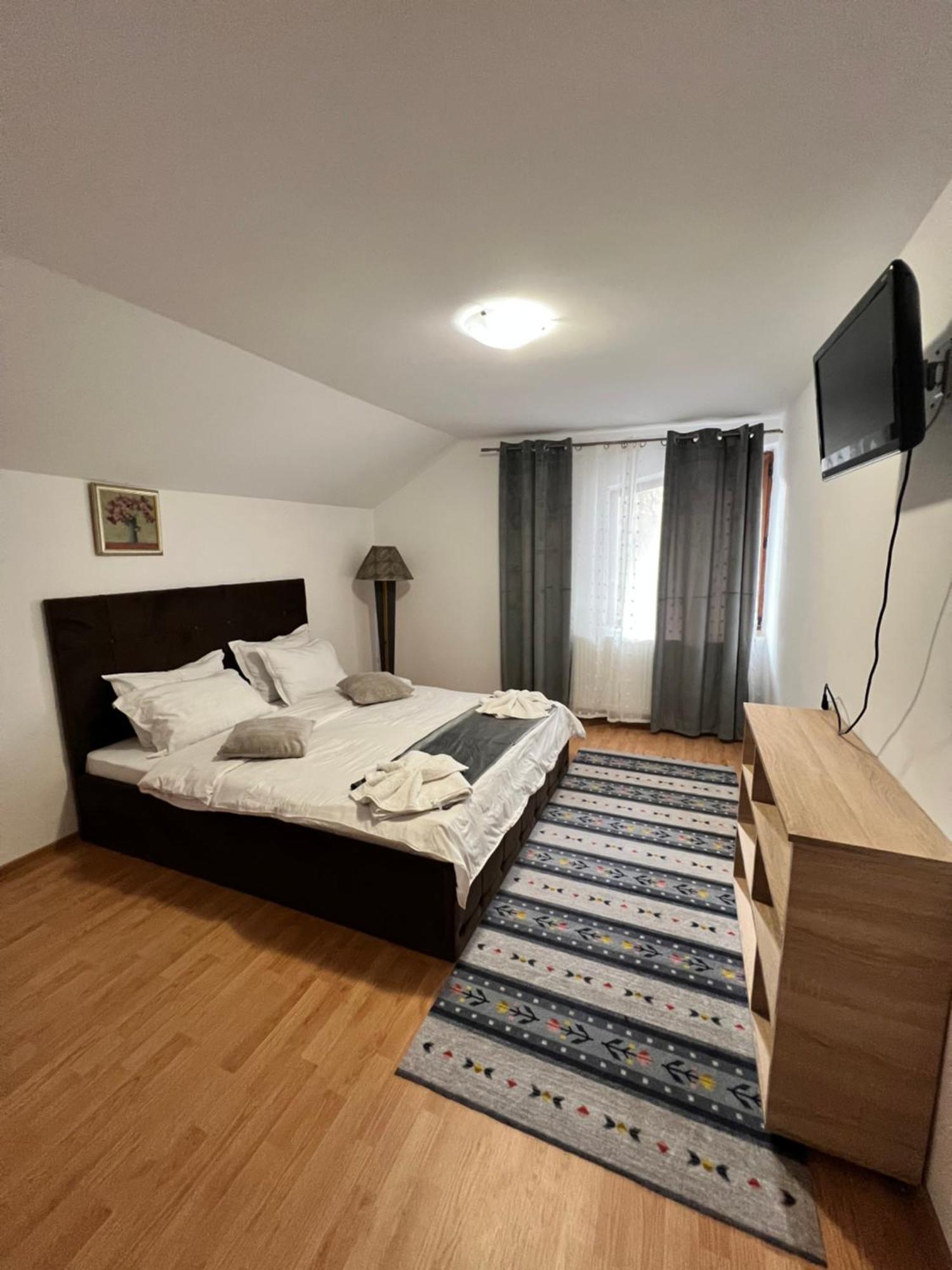 Pensiunea Broscuta Horezu Buitenkant foto
